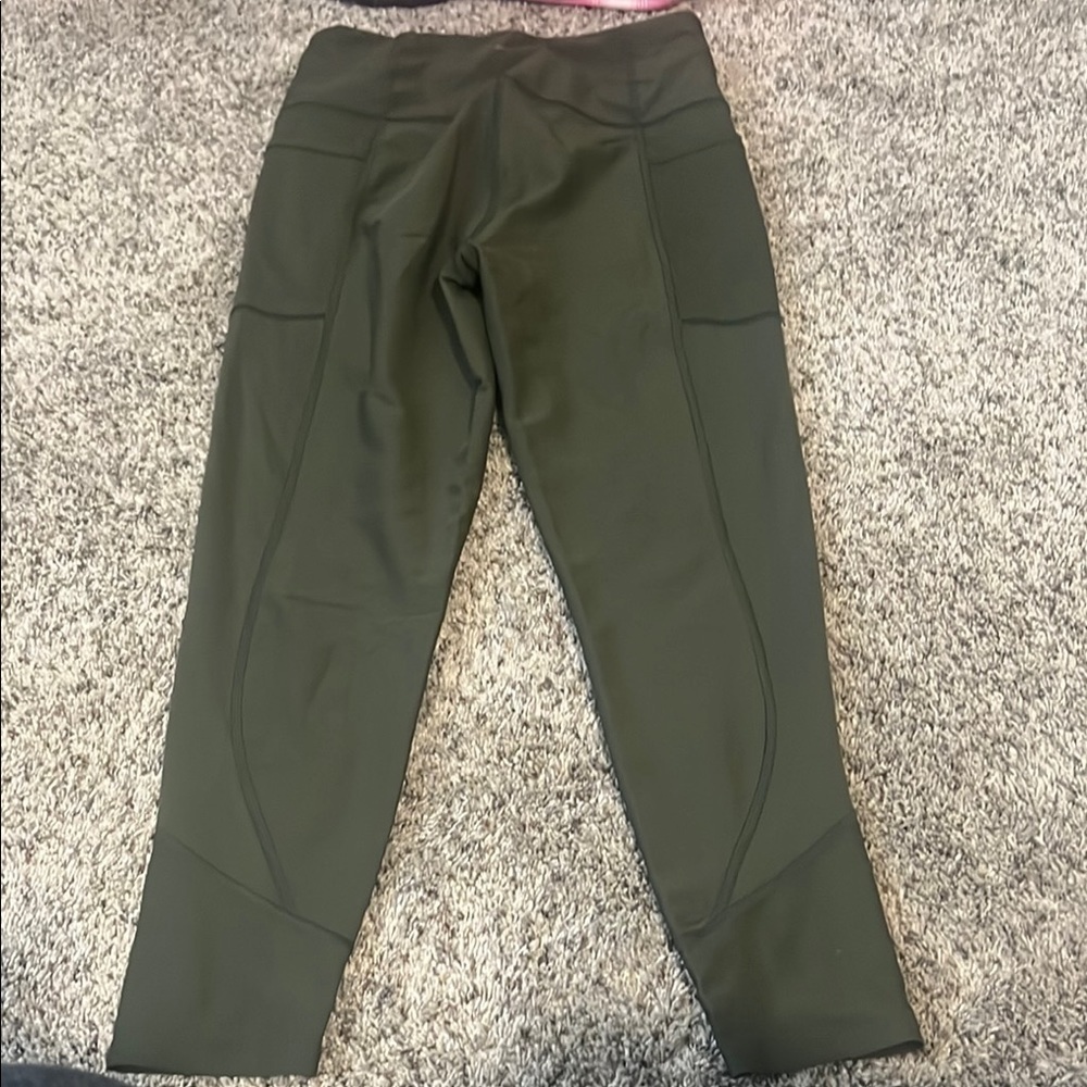 Victoria's Secret Green Leggings with Slim Fit and Wide Waistband - Picture 2 of 4